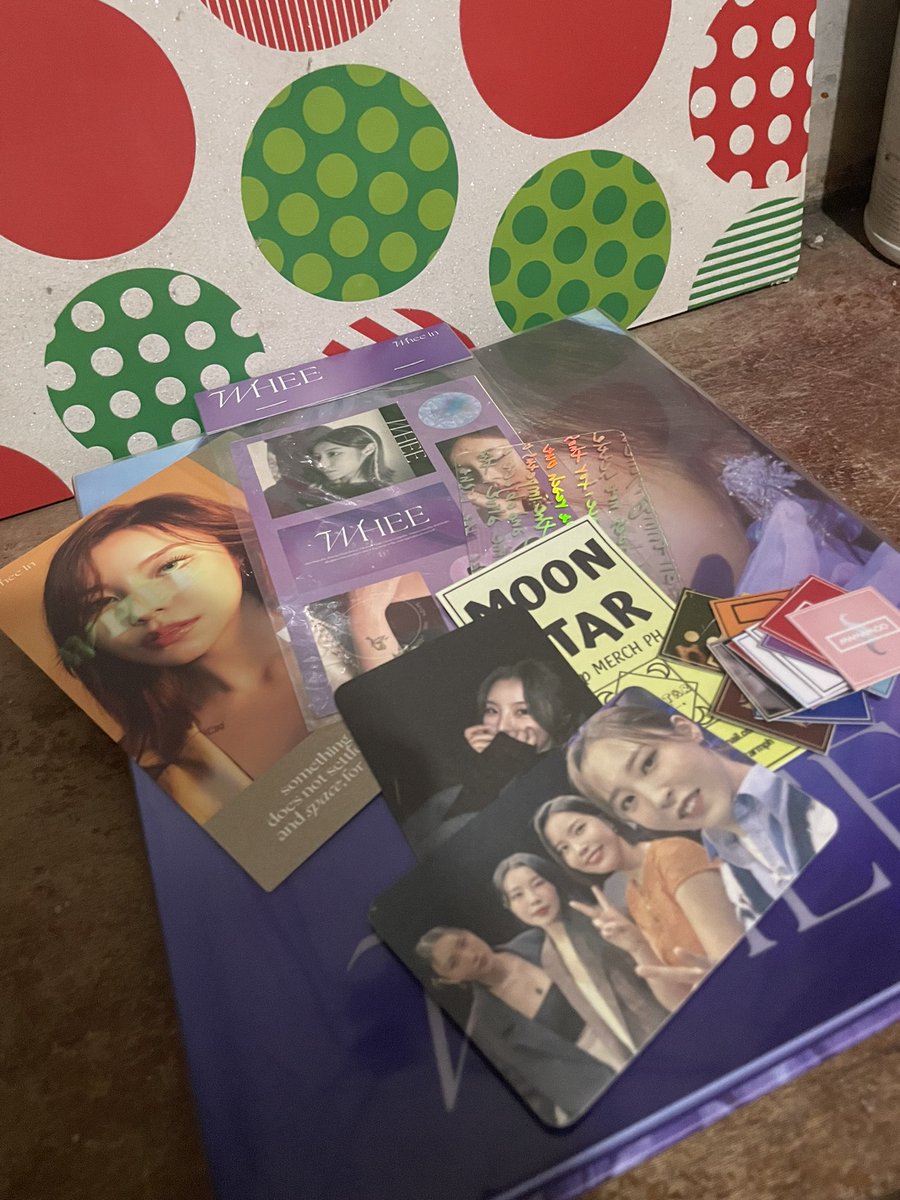 mamuYong_'s tweet photo. thankyou @MStarmph 💜 my whee came home safe and secured. aliw ako sa freebies mong mmm mini albums 😁 https://t.co/FxNFSx64tE
