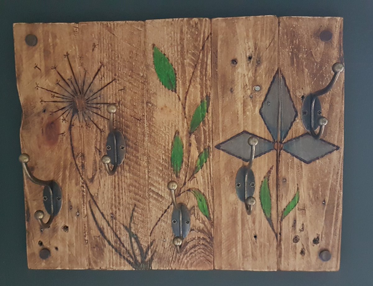Original4UU's tweet photo. Check out this item in my Etsy shop https://t.co/QnKK2aCF52 #woodenruck #clothingrack #handmade #wallrack #wallhooks https://t.co/3Vnw2g1Pmr