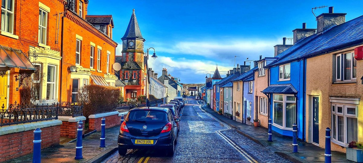 Good morning from Cemaes Bay, have a fabulous Sunday. Thank you to James Carlisle for sharing these photos #sundayvibes #Anglesey #NatureBeauty #harbourlife #beachlife #BlueJays #blueskies #morningvibes