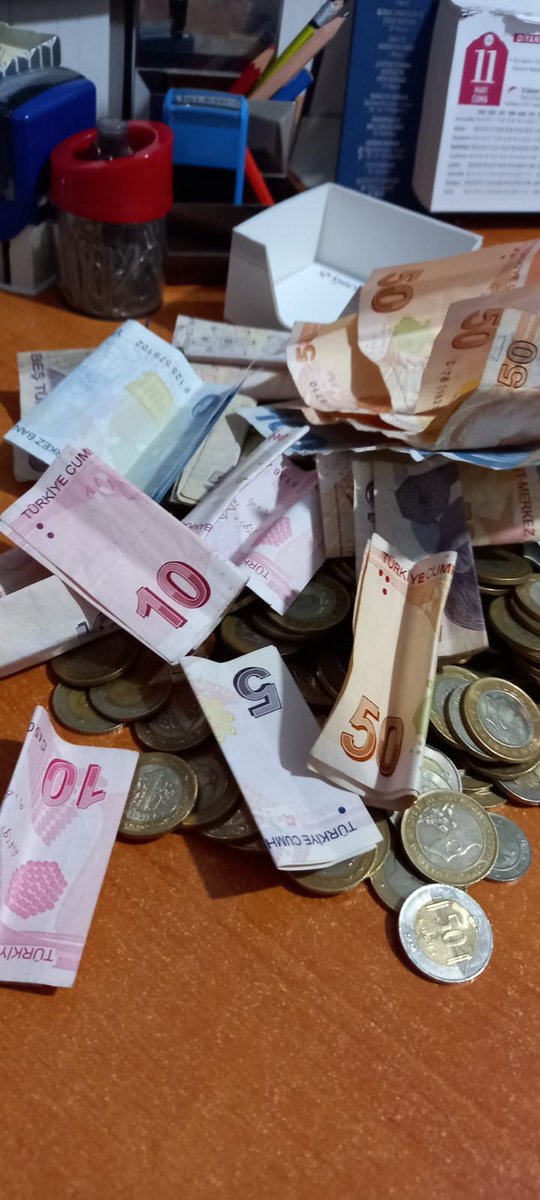 #MİNİK BAGIŞCIMIZ

Bu minik yavrumuz kumbarasının tamamını "Hediyem Kur'an Olsun" kampanyamıza bağışlamak suretiyle 1500 TL ile 30 kuran alarak afrikadaki hiç görmediği ve belki de göremeyecegi kardeşlerine bağışladı.
#hediyemkuran
#kuran 
<a href="/DiyanetVakfi/">Türkiye Diyanet Vakfı</a>
<a href="/izani_turan/">İzani Turan</a>