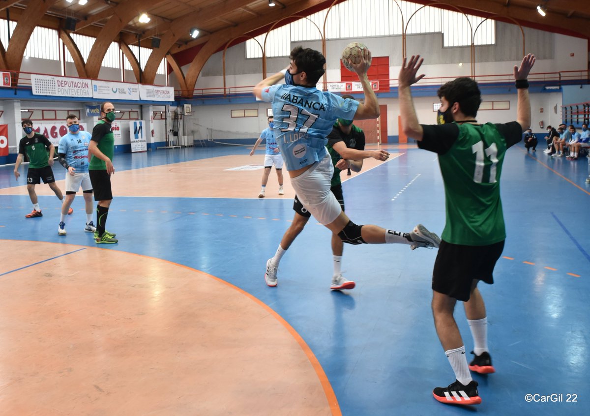 Decargil's tweet photo. Ya en la web LOS MOMENTOS del partido de BALONMANO disfrutado en la tarde del sábado entre los equipos del @SeisdoNadal   COIA y el @bmpabellon_ou  OURENSE de categoria Iª AUTONOMICA MASCULINA.
Nos vemos por las pistas AMIG@S.
https://t.co/AmlyrD1Okl https://t.co/NVA9qBOyMg