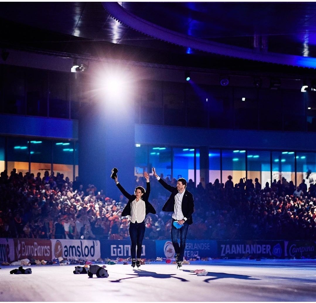 Paulien van Deutekom Foundation (@paulienvdfound) on Twitter photo In Thialf een eerbetoon aan 2 fenomenale sporters en mooie mensen, <a href="/Ireenw/">Ireen Wüst</a> en <a href="/SvenKramer86/">Sven Kramer</a>. Beide zetten zich in voor maatschappelijke issues. Met <a href="/Ireenw/">Ireen Wüst</a> zamelen wij geld in voor onderzoek naar longkanker ter nagedachtenis aan onze vriendin Paulien 💛 paulienvandeutekomfoundation.nl In Thialf een eerbetoon aan 2 fenomenale sporters en mooie mensen, <a href="/Ireenw/">Ireen Wüst</a> en <a href="/SvenKramer86/">Sven Kramer</a>. Beide zetten zich in voor maatschappelijke issues. Met <a href="/Ireenw/">Ireen Wüst</a> zamelen wij geld in voor onderzoek naar longkanker ter nagedachtenis aan onze vriendin Paulien 💛 paulienvandeutekomfoundation.nl