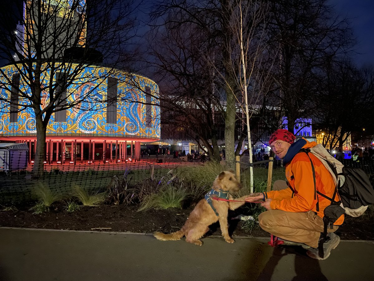 Yesterday @SFMBreitenbach and me took our #geodog Pebble for his first #SaturdayNightOut. And what a night it was! Pebble enjoyed the general commotion more than @NTUnderStars light installation, but all three of us had fun! 🐾😊🌟
#NewcasteUponTyne #dogsoftwitter