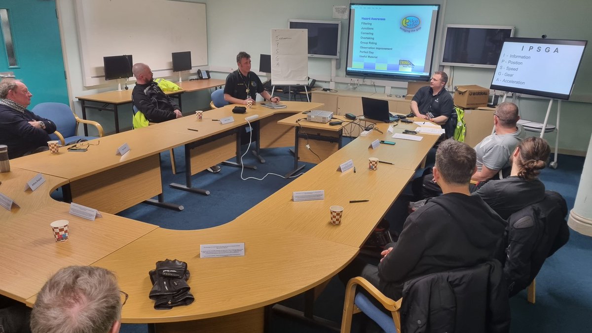MsideBikesafe's tweet photo. Following great Day1 yesterday.. Day2 of Merseyside Bikesafe Bridging The Gap workshop today. Despite wide range of riders experience, all learning lots from our Observers.
@BikeSafeUK
@MerPolTraffic 
@IAMRoadSmart @WirralAMC
@RoADARMer https://t.co/0uwlKCFTHT