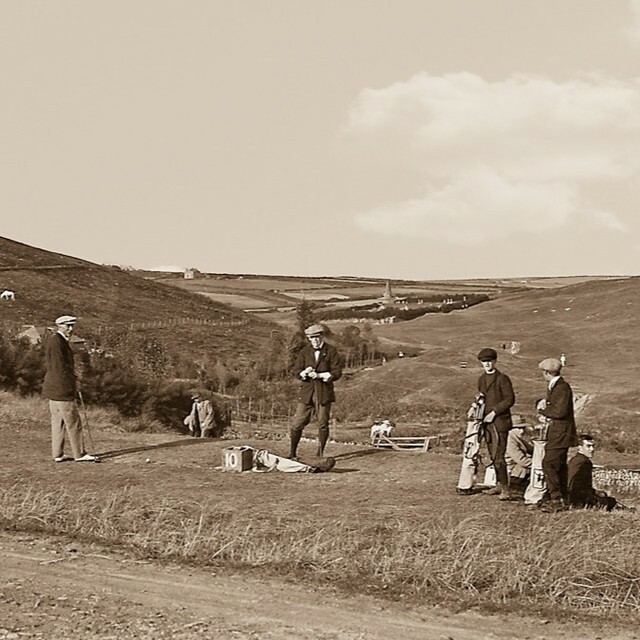 The 10th tee, about 1930. No trees on the left of the hole, horse feeding on the slope. Small carry bags - did they carry 14 clubs ?
#stenodocgolfcourse #stenodoc #stenodocgolfclub
#golfincornwall #SWgolf #golf #golfing #worldtop100golf #top100golfcourse… instagr.am/p/CbCbS7asA5S/