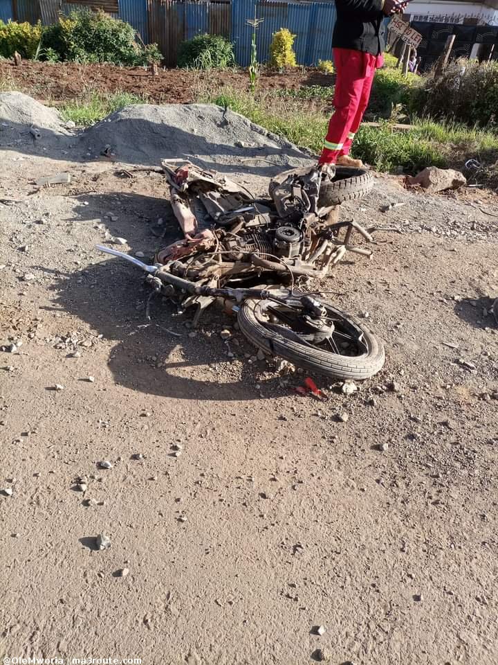 a3Route's tweet photo. 12:30 Bad morning as a TERRIBLE ACCIDENT CLAIMS lives at Ndenderu Roundabout.
@KeNHAKenya who approved this roundabout 😰😰😰😰😨      @sikikasafety @road_driving     @ntsa_kenya  https://t.co/MYVoILRaqQ via @OleMworia