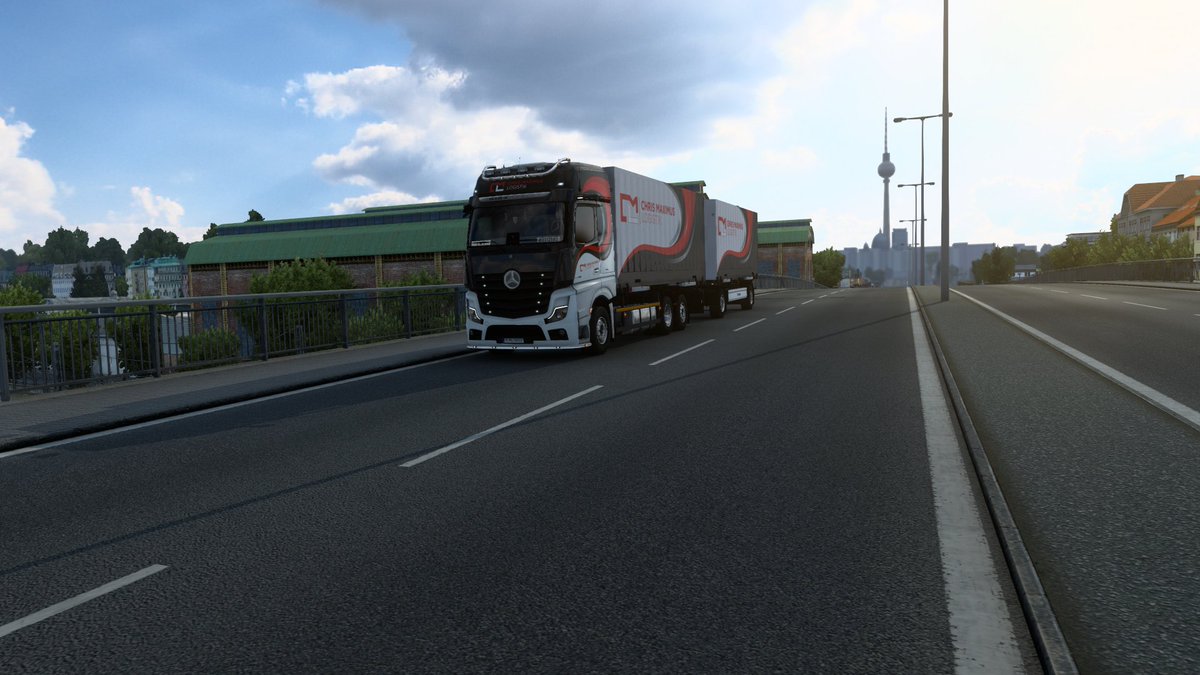cml_logistik's tweet photo. Unser Chef auf dem Weg zum Kunden in Vogelsdorf auf der EuRoadNet.

#chrismaximuslogistik #eurotrucksimulator2 #ets2 #scs #scssoftware #euroroadnet #bestcommunityever https://t.co/a2vBgP1jpC