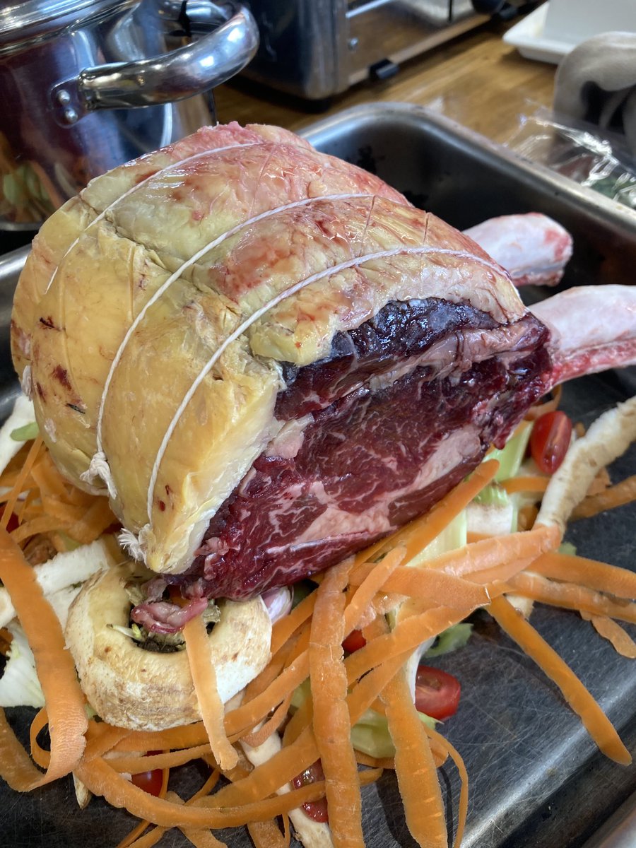 So lucky to be able to get such an amazing British rib of beef Thanks ⁦<a href="/dorkingbutchery/">The Dorking Butchery</a>⁩ #shoplocal