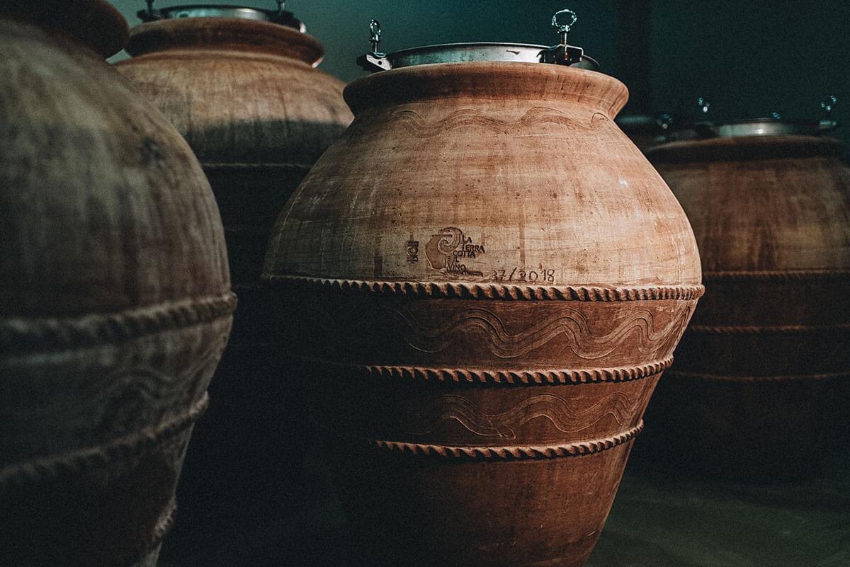 ArtenovaInfo's tweet photo. Le nostre #giare viste con gli occhi di @TenutaCasadei
#artejova #terracottaevino #laterracottaeilvino2022 #amphorawine https://t.co/dVDWDMM6HM