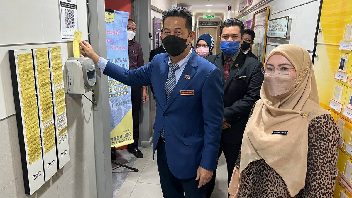 Tahniah &amp; Selamat Datang Ybrs Tn. @IrMdridzwan sebagai Pengarah JKR Negeri Terengganu.Semoga JKR Trg Terus Memacu Kecemerlangan dibawah kepimpinan Tn.Pengarah.Ikhlas dari Warga JKR Terengganu.
<a href="/DrAhmadSamsuri/">Dr Ahmad Samsuri Mokhtar</a> @MOWorks <a href="/PetraJayaMP/">Fadillah Yusof 🇲🇾</a> <a href="/JKRMalaysia/">JKR Malaysia</a> <a href="/IrZulkefly/">Mohd Zulkefly S</a> <a href="/HasliJKR/">Hasli Ibrahim (Ir. Dr.)</a> <a href="/SaigaiSuhaila/">suhaila saigai</a>