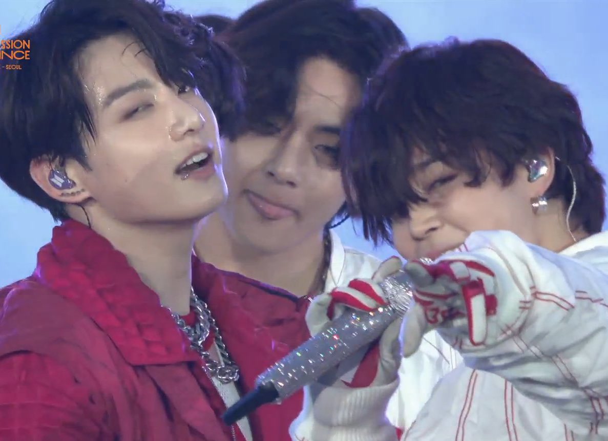 jvnggkuk's tweet photo. i’m going to faint https://t.co/WgiGEaVVQY
