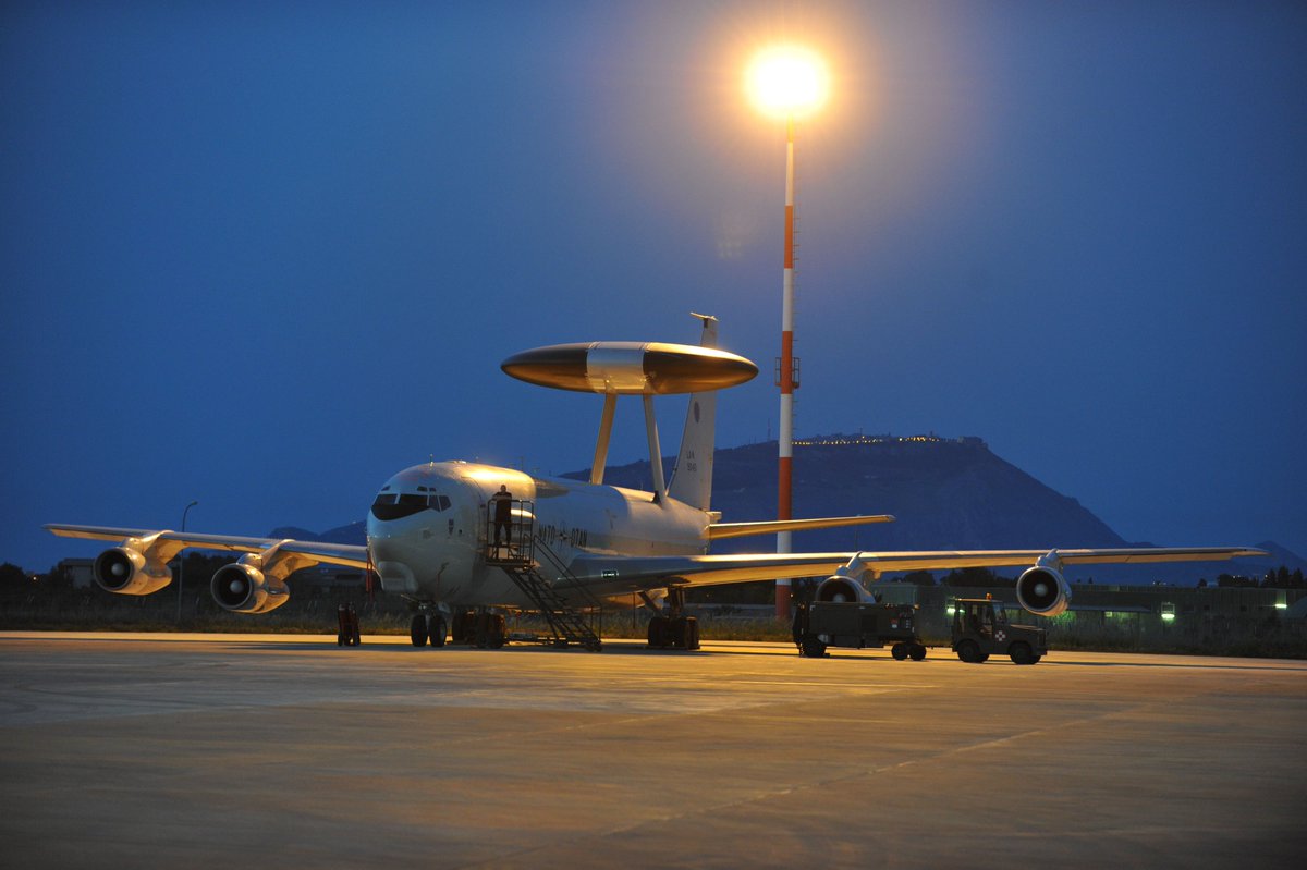 mazzeoantonio's tweet photo. La #Sicilia piattaforma di #Guerra 12 marzo: Itamilradar ha tracciato "missione inusuale" di aereo radar #AWACS dell'Aeronautica militare turca nel Mediterraneo occidentale dopo sosta tecnica nello scalo di #Trapani-Birgi. Il velivolo era decollato da Konya #NATO #NoWar #turchia https://t.co/OzArnCoxAu