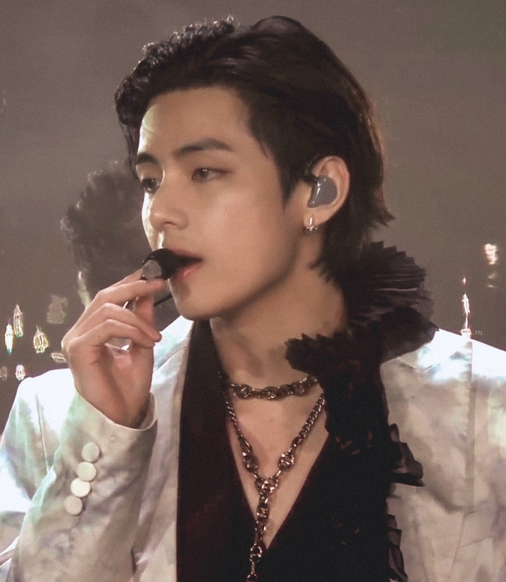 taeteland's tweet photo. oh my kim taehyung is unreal https://t.co/OXp1ZiHcIZ