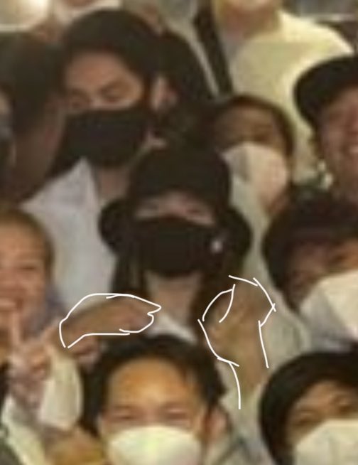 dbalwaysss's tweet photo. Yung legal nga pero pinahirapan naman tayo. Pero sige okay na yan kinikilig parin ako dito ng wagas 😭 https://t.co/AWIMHKfd8A