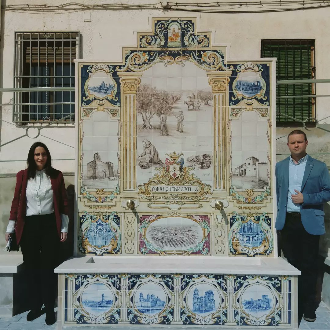 carmenvvvvv's tweet photo. Hemos tenido el gusto y placer de realizar una fuente en cerámica para la plaza de Andalucía en Torrequebradilla, Jaén. Espero que os guste. Rincón del arte https://t.co/TxCKEKpJkn