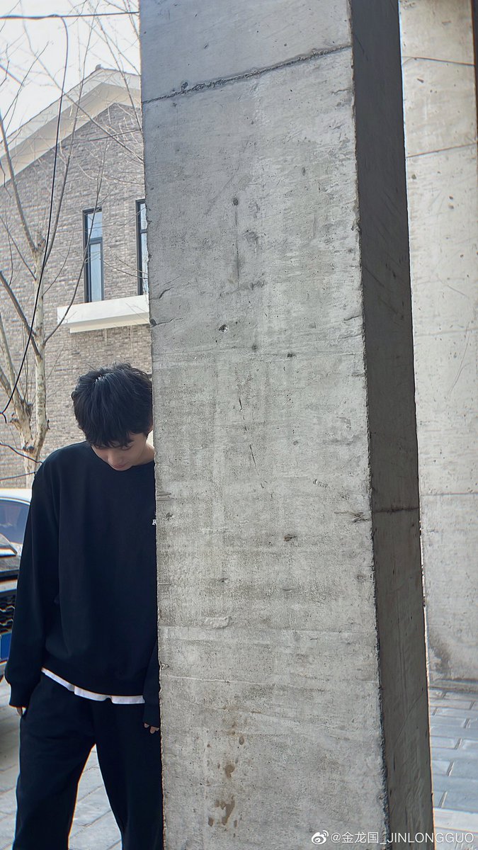 Fallinlove_JLG's tweet photo. 金龙国Weibo更新： ​​天气变暖啦，可以脱掉羽绒服了哈哈#2022说出爱# ​​​

＃김용국 ＃JINLONGGUO
＃キムヨングク ＃金龙国 https://t.co/Rg6uLL8sE4