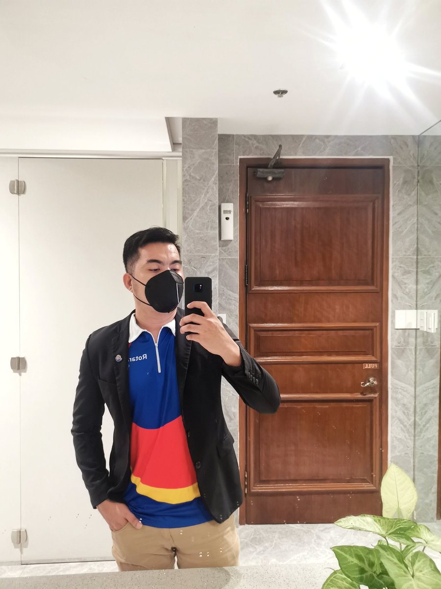 jb_sayssss's tweet photo. Kahit walang tulog, mag ri-report pa rin. As a club president, I have to show up even in the most difficult times. 💪🇵🇭

#rotaractph
#drrsvisit
#servetochangelives https://t.co/7REc8khcXd