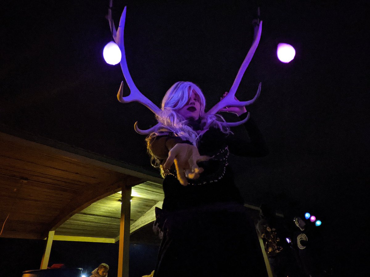 JadeNightshade6's tweet photo. @Boomsheika_Boom Aight now I want to turn one of my larp costumes to this, I'm already halfway there https://t.co/n5eT3LEu5S