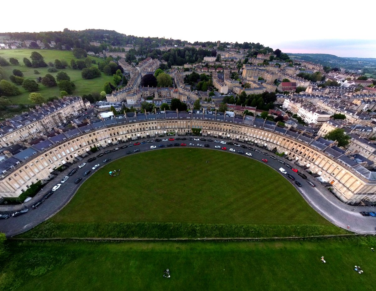 bathwestdrones's tweet photo. The Royal Crescent, Bath https://t.co/96xHSnbdzQ