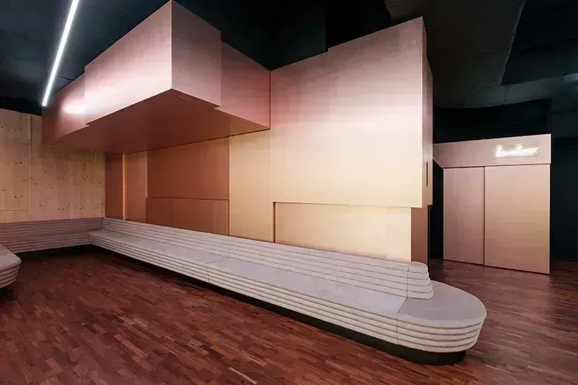 In-futako-shinchi-by-tato-architects_first_plan. Потолок в кинотеатре. Дом лабиринт. Дом куб robert gurney architect. Прямоугольный дом.