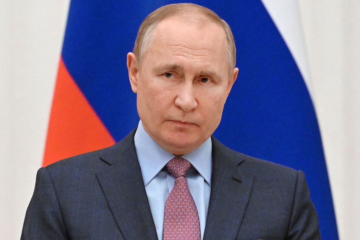 themonk1967's tweet photo. The man has to go…. #PutinIsaWarCriminal #putinisamidget https://t.co/jhhJIV27MC