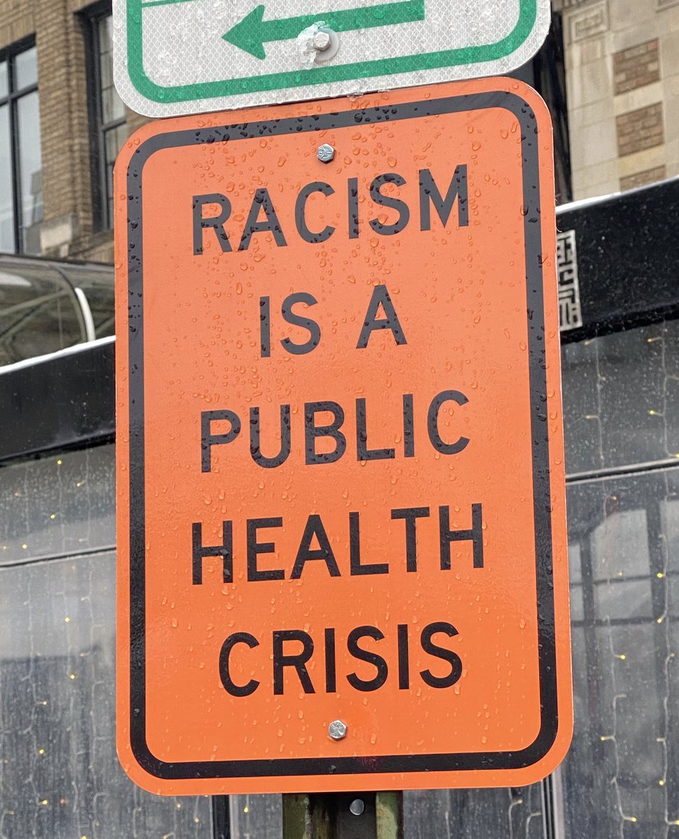 h2journalismus's tweet photo. Traffic sign in our neighborhood #fieldtriptowashington #h2goesdc2022 #journalismusstudieren https://t.co/W0nJSmu9ox