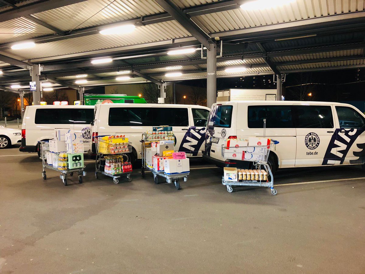 Vielen Dank an die TeBe-Fans, die sich am Wochenende auf den Weg nach Przemyśl an der polnisch-ukrainischen Grenze gemacht haben - mit Konserven, Nudeln, Diesel, Matratzen und anderen Hilfsgütern. 👏