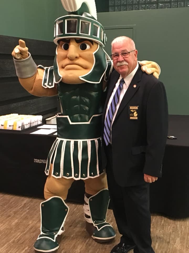 How does an aspiring drummer and band director get into the fire service? A brutally honest music teacher shows the way. 

From Plainwell (MI) Public Safety - Ron Farr 

player.captivate.fm/episode/0bbaed…