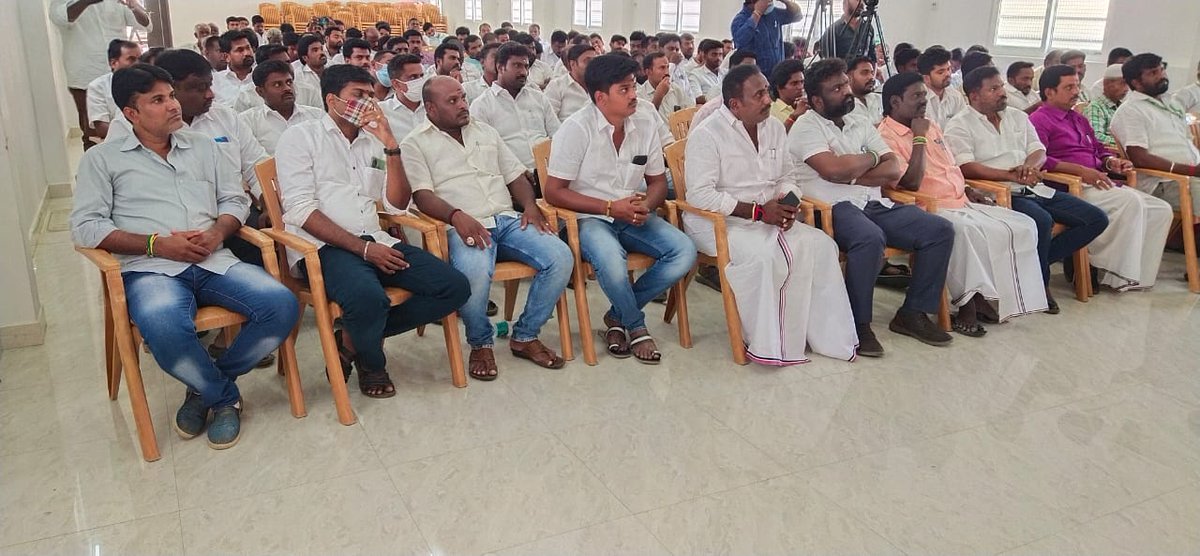 RamaAIADMK's tweet image. மண்டல வாரியான கழக தகவல் தொழில்நுட்பப் பிரிவு ஆலோசனைக் கூட்டங்களில், முதல் கட்டமாக, வேலூர் மண்டலத்தில் சிறப்பாக ஏற்பாடு செய்த @JananiiSathish அவர்களுக்கு வாழ்த்துக்கள். கூட்டம் முடிந்தவுடன், பின்வரும் கூட்டத்திற்கான மண்டல செயலாளர்கள் கலந்தாய்வு நடைபெற்றது #TeamworkWorks