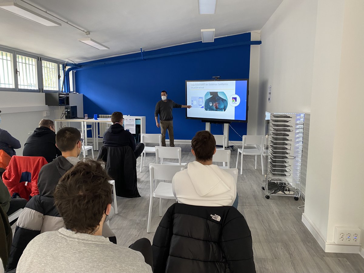 IESGalileo's tweet photo. Uno de los proyectos más innovadores que están en desarrollo en el #IESGalileo es «IoT+VoIP: Transformacion  digital de las empresas hacia el concepto industria 4.0». Incluido en el programa #FSE_AulaEmpresaCyL de @educacyl, recibimos a Antonio Nó de la empresa @idatelnet https://t.co/xUkDXOnhUf