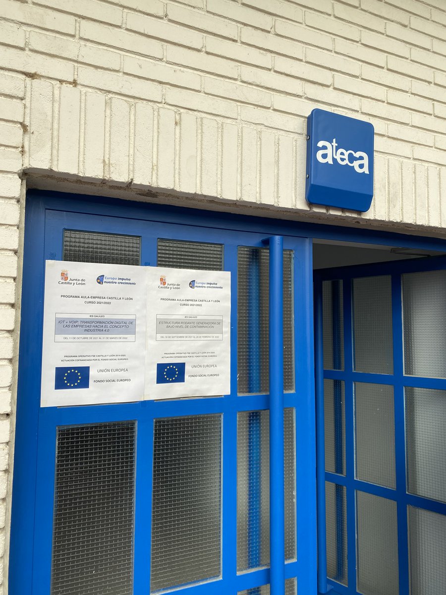 IESGalileo's tweet photo. Uno de los proyectos más innovadores que están en desarrollo en el #IESGalileo es «IoT+VoIP: Transformacion  digital de las empresas hacia el concepto industria 4.0». Incluido en el programa #FSE_AulaEmpresaCyL de @educacyl, recibimos a Antonio Nó de la empresa @idatelnet https://t.co/xUkDXOnhUf
