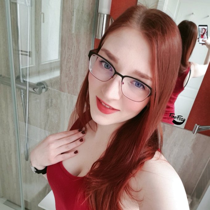 Selfie-Time 😃 Ich m&uuml;sste eigentlich mal wieder richtig sch&ouml;ne Bilder machen, vielleicht wird das ja jetzt<a href="/tag/selfie"class="tags"><span>#selfie</span></a><a href="/tag/happy"class="tags"><span>#happy</span></a><a href="/tag/redhead"class="tags"><span>#redhead</span></a><a href="/tag/girlswithglasses"class="tags"><span>#girlswithglasses</span></a><a href="/tag/finafoxy"class="tags"><span>#finafoxy</span></a>
