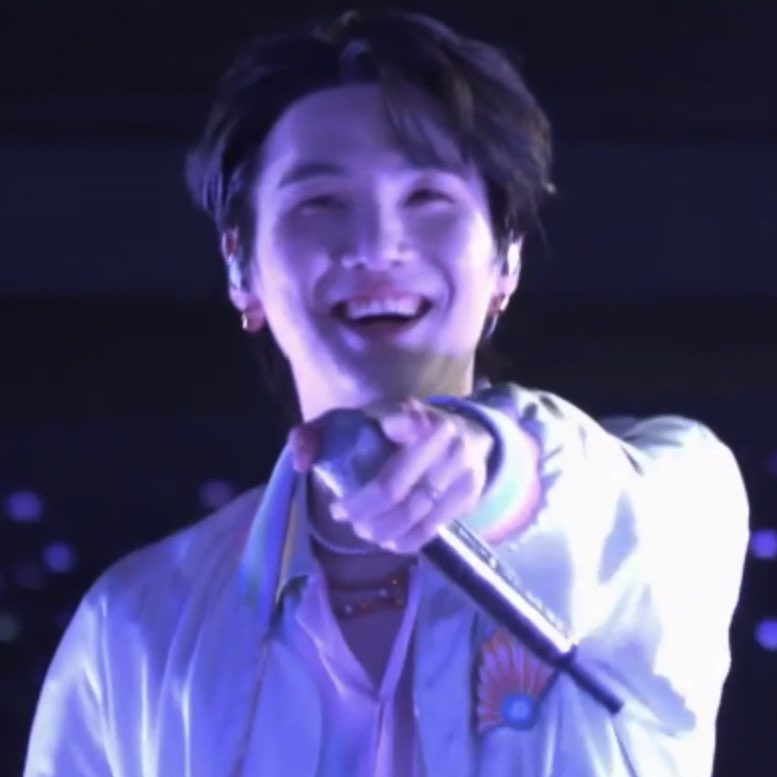 houriyng's tweet photo. LOOK AT HIM https://t.co/XoApH0IsKu