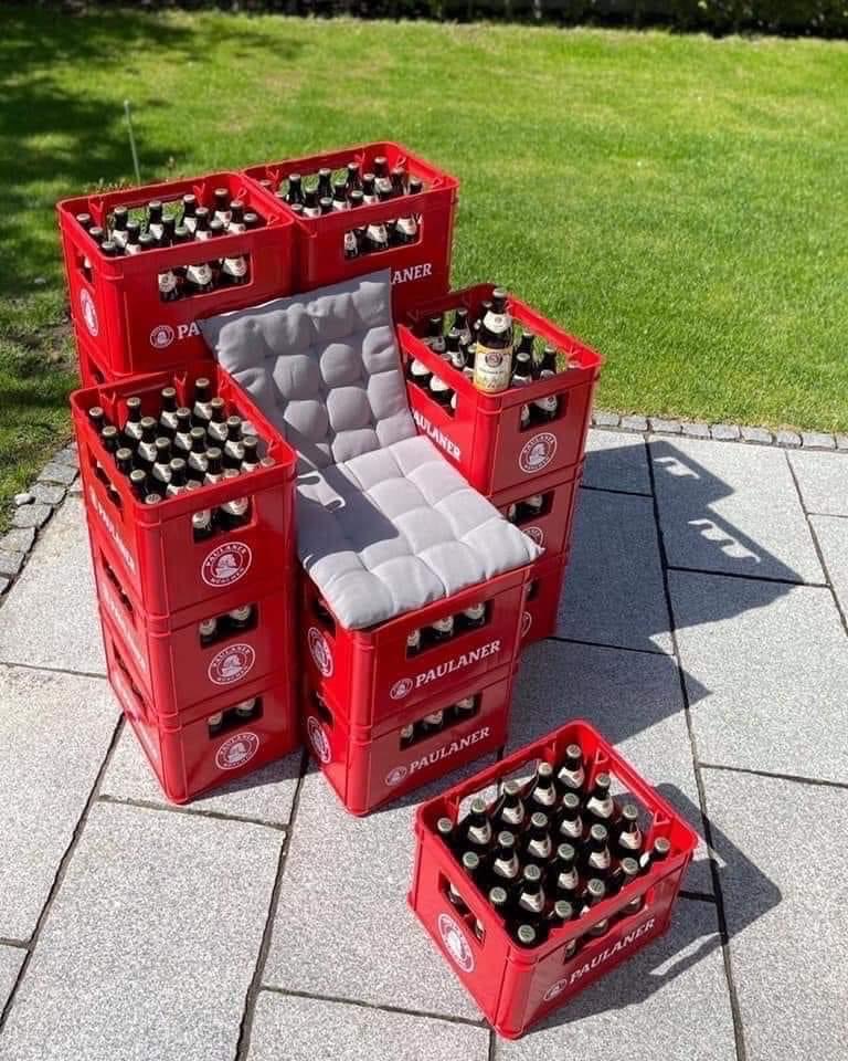 marcvdhoogen's tweet photo. Heerlijk weer, dus heb alvast de tuinset buiten gezet!😅😂 https://t.co/PsIRwYBcvv