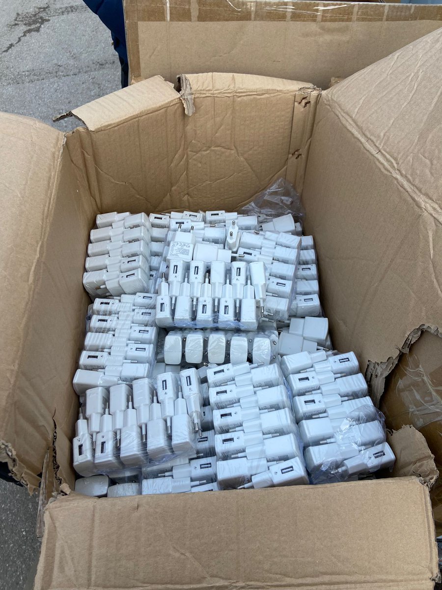 THANK YOU!❤️🔌 Last week we received a haul of 2000 plugs/cables to distribute at our sessions in #Calais. It is essential to ensure a functional #phone or #electronic device that can be transported.