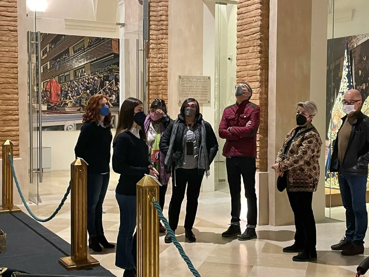 GuiAzul_OFICIAL's tweet photo. ➡️ La mañana de este Sábado disfrutamos realizando las visitas guiadas de la Exposición AZVL IMPERIAL 💙

Hoy, finaliza está exposición que hemos disfrutado tanto y tan llena de grandes recuerdos, patrimonio y celebración de las cuadrigas azules y la mítica carroza de Nerón https://t.co/wTwODKykvJ