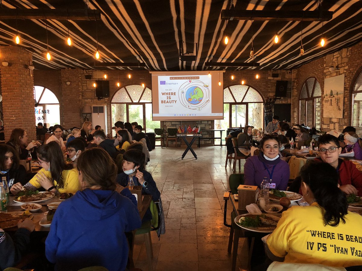 Food  connects people.
There is nothing in the world that brings people together like food. Meals become a time for family and friends to come together and share the stories #beauty of food...#erasmusplus #ka229buildingbridges <a href="/aliagabld1952/">Aliağa Belediyesi</a> @guzelhisartr <a href="/ceipguliena/">CEIP Guliena</a> @iobobbio