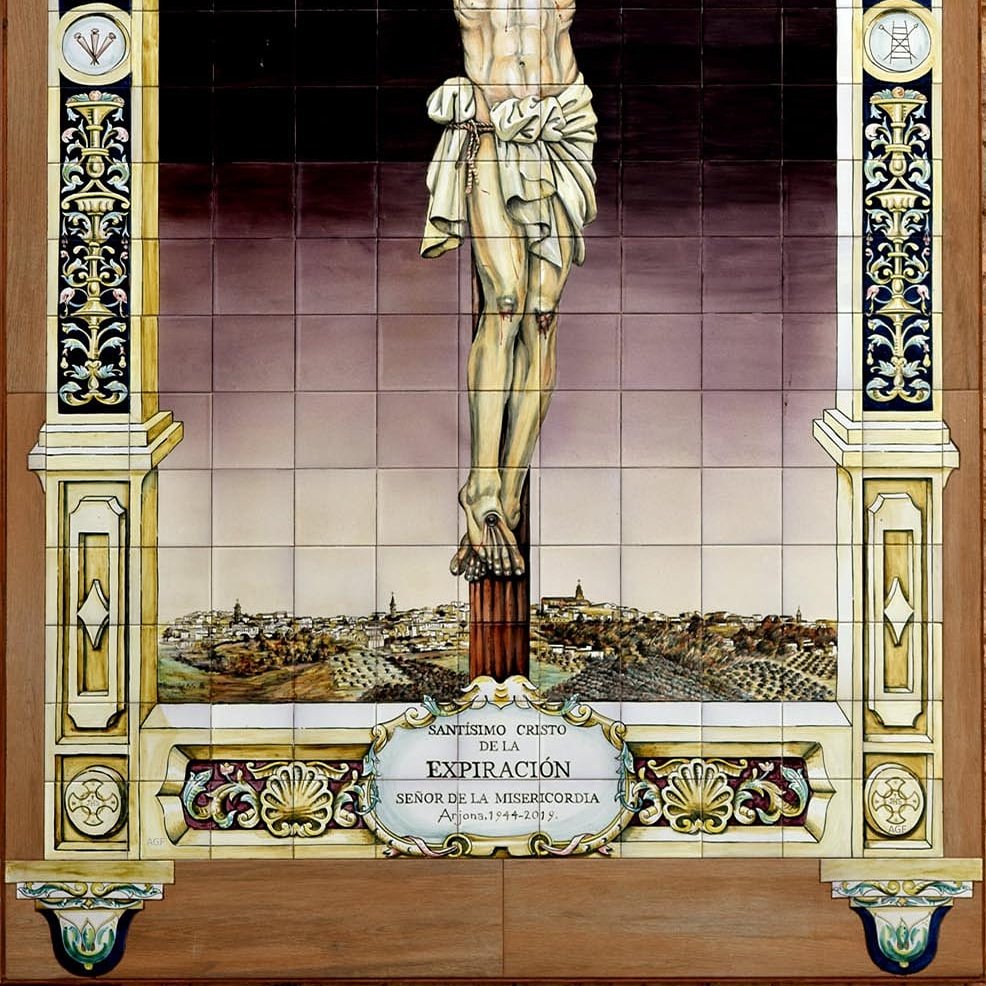 carmenvvvvv's tweet photo. Durante la pandemia tuvimos el gusto y gran honor de realizar un retablo cerámico para la hermandad del Cristo de la Expiración en Arjona, Jaén. 
#rincondelarte
#ceramicapintadaamano
#cristodelaexpiracion
#retabloceramico
#ceramistajaen
#ceramistasevilla
#academiadibujoypintura https://t.co/CzT3sno1uN