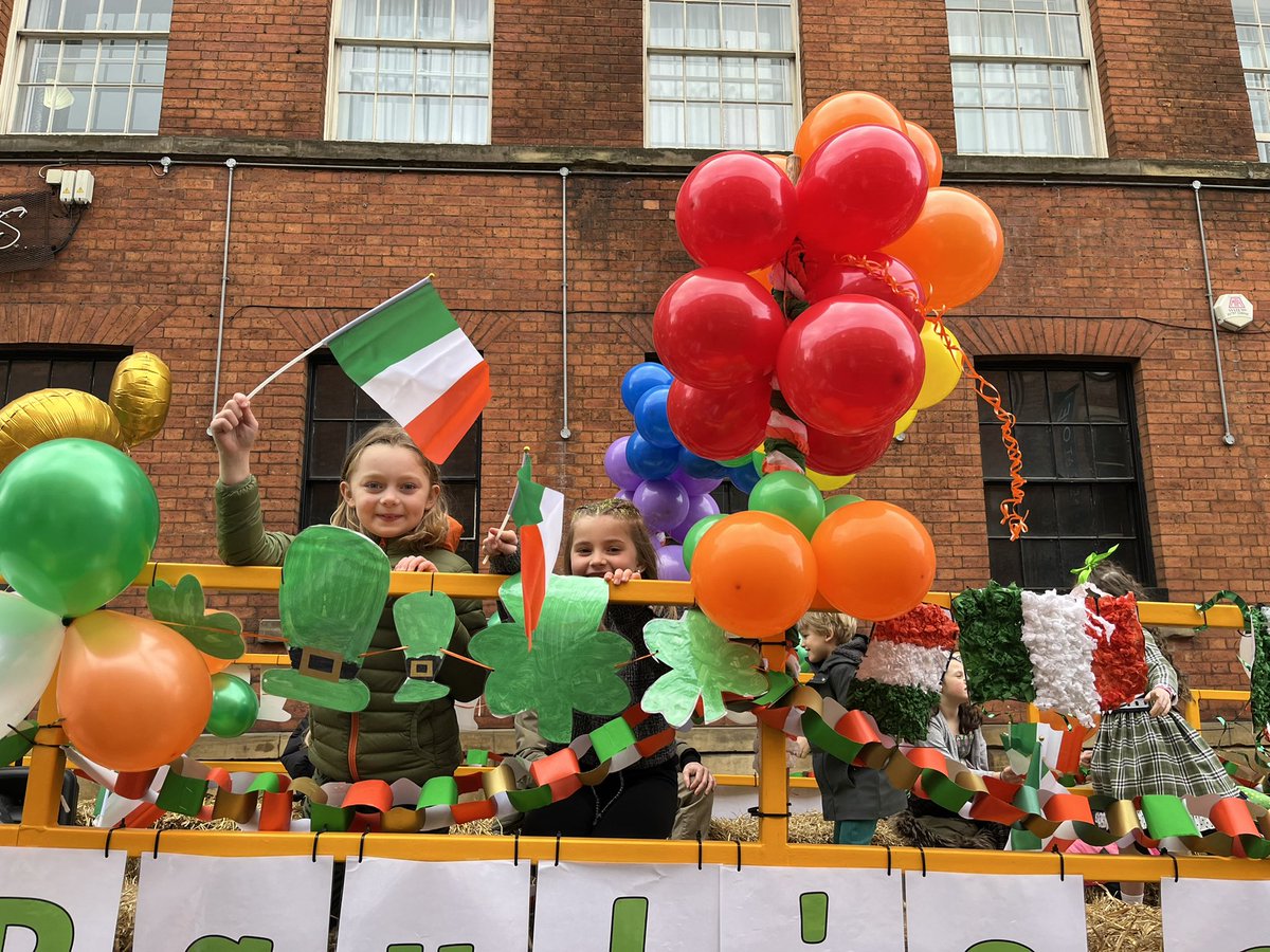ChristtheKingCP's tweet photo. Join us at the parade this morning! A fantastic float ready for our amazing pupils!🇮🇪 ☘️ @StPatsLeeds @stpaulscps1 https://t.co/2cXBSHA1MN
