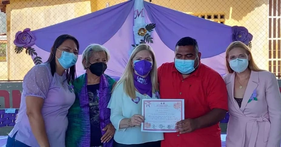 MujerNe's tweet photo. Este sábado 12 el Concejo de García y el Alcalde @CruzLairet2021 entregaron reconocimientos a Mujeres del Plan Parto Humanizado, Defensoras Comunales y Productoras de #SoyMujer en Sesión Especial en conmemoración del "Día de la Mujer" que se celebra cada 8 de Marzo
@NicolasMaduro https://t.co/D5rZxpSqlz
