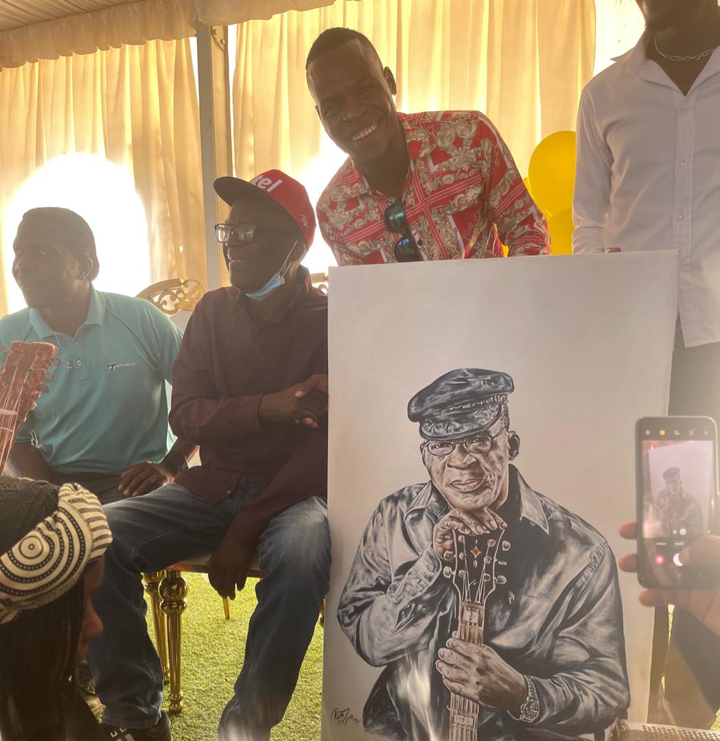 A special birthday gift to Bob Nyabinde from Keith Zenda, a Visual artist.
#communityvoices
<a href="/edwarddube40/">Edward Chere Dube</a> <a href="/HoveMhike/">@ManuMhike</a> <a href="/NPartinella/">Ngozo partinella</a> <a href="/JasperMaposa1/">Jasper Maposa</a> @NhimbeM <a href="/Internews/">Internews</a>