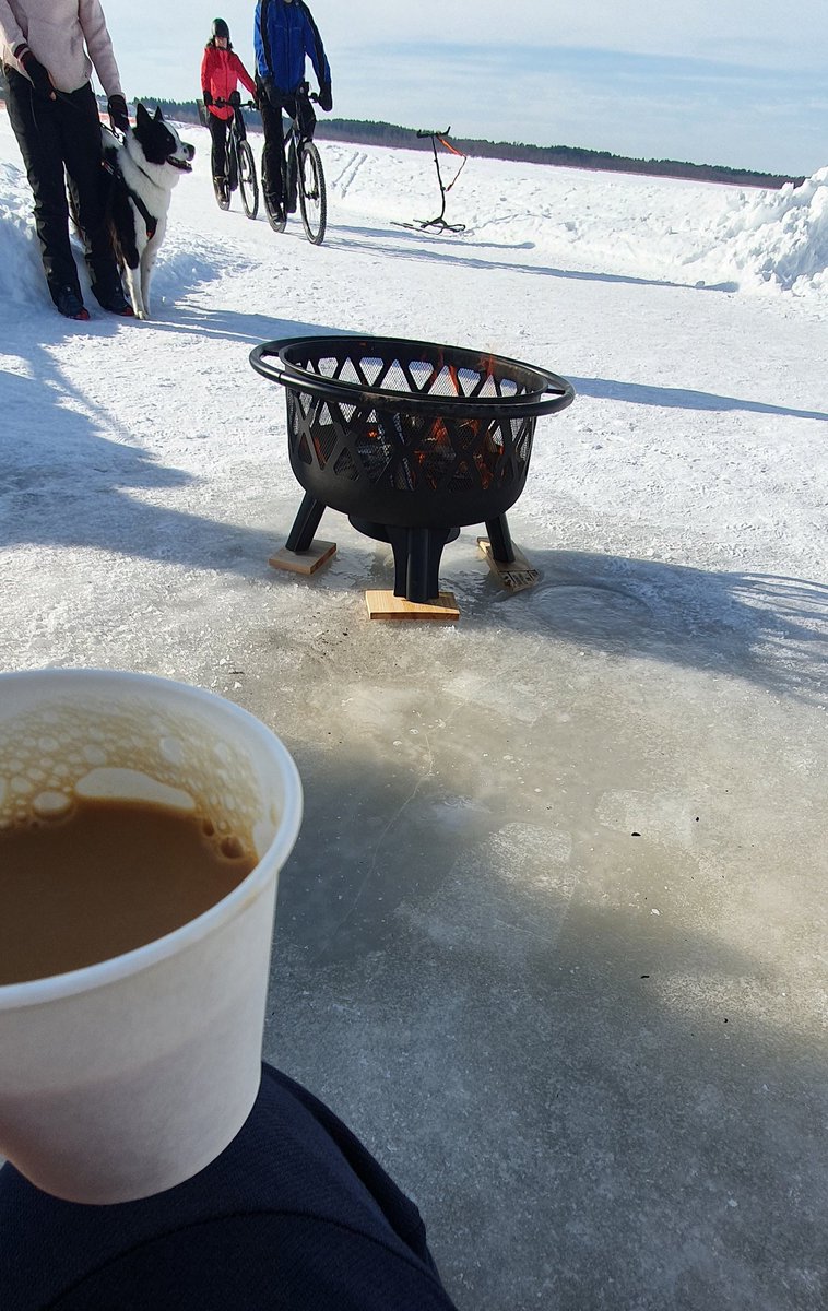 IBikeOulu's tweet photo. No better place for a Sunday morning coffee 😍

#jäätie #iceroad #Vihiluoto #chilling #cycling #walking #kicksledge #dogd #skiing #skating https://t.co/R1Cb9Q5kv3