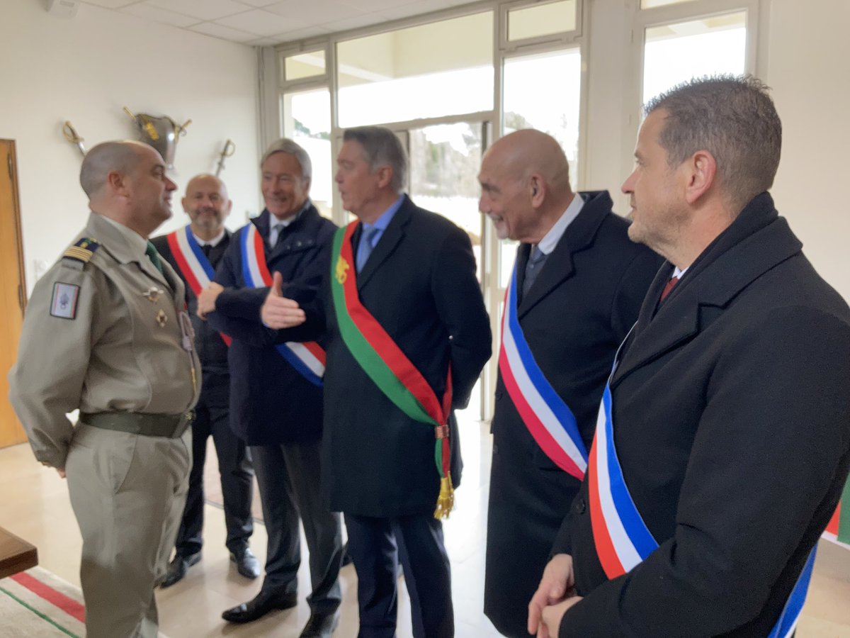 HGaridel's tweet photo. Très belle reconnaissance pour le maire @GerardGazay et @villedaubagne qui ont reçu du Général commandant la Légion étrangère la distinction de légionnaire 1re classe d’honneur. Très beau coup d’envoi du 60eme anniversaire de l’arrivée de la @LegionEtrangere à Aubagne ! https://t.co/8HIxlNeDHV