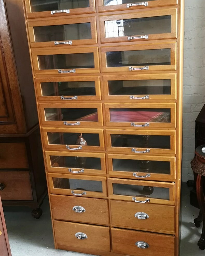 Very clean haberdashery cabinet..great look and versatile storage piece #atheyantiques #haberdasherycabinet #bathroomcabinet #bedroomstorage #craftscabinet #storagesolutions #homedecor #interiordesign #antiquesforsale #antiques