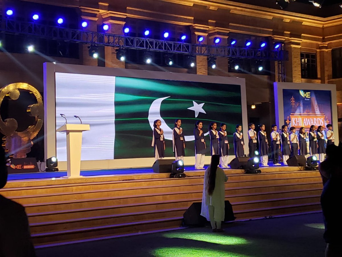 Umer_Vlogger's tweet photo. This is what Karachi needed, attention! Really appreciate #KHIAwards2 for taking the initiative to talk about the societal problems of Karachi and organizing the show.   @kelectricpk https://t.co/HabFgI6aI2