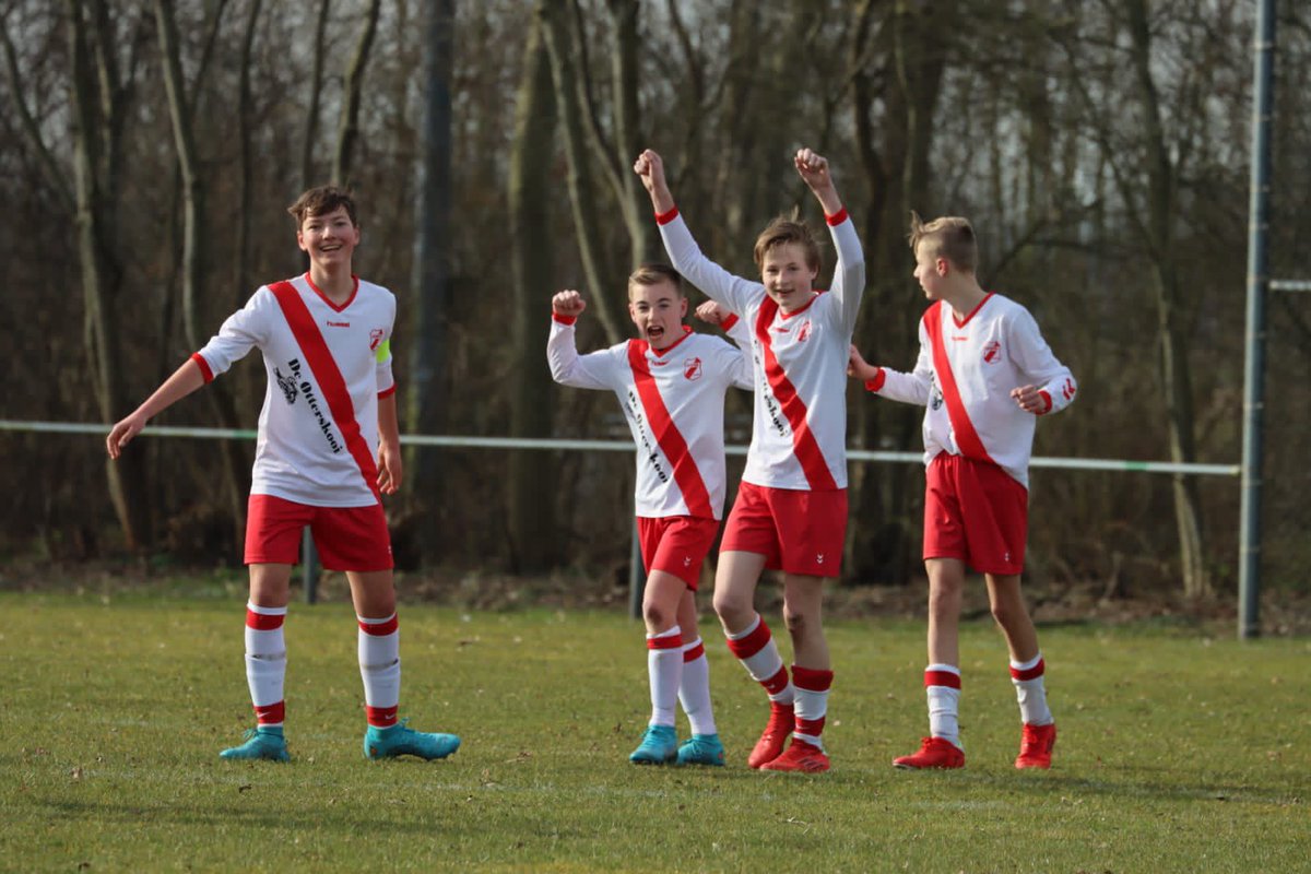 Gisteren een mooie wedstrijd (met een minder mooi eind) gespeeld met <a href="/Svn69Nijeveen/">⚽️ SVN'69 ⚽️</a> JO15-1JM tegen <a href="/MSCMeppel/">🤍🖤🤍 MSC Meppel</a> JO15-2. Goed spel en mooie goals. Uitslag 11-3💪🏻.

#beterschapIan #beterschapkeeperMSC

Foto’s: <a href="/hill80/">Hilde</a>