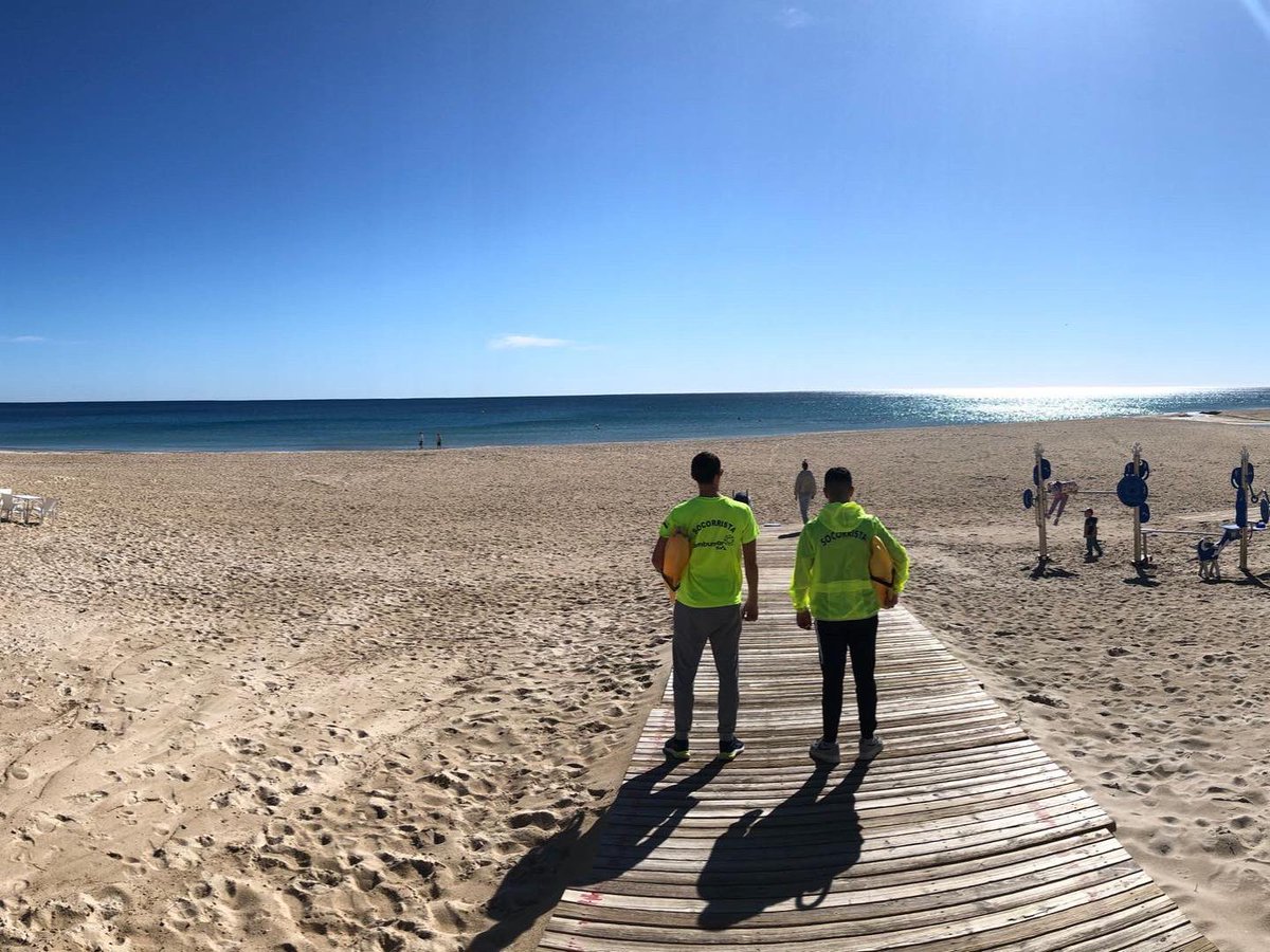 AmbumarSyA's tweet photo. Bendito sol!! ☀️☀️
Bandera verde 🟩 y mar en calma en #playa de #milpalmeras
Que no te lo cuenten! #playatodoelaño #ambumar #playadeinvierno #sos #playasegura https://t.co/dkMX6sI60T