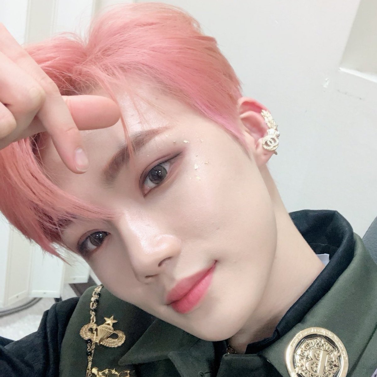 B0YZTEEZ's tweet photo. get well soon our precious chanhee! hoping you won't get any of the symptoms and recover asap :( i know you're strong to face this so take the time to rest as much as you can and take care! we love you <3 
#GetWellSoonChanhee https://t.co/HACTmXfrYo