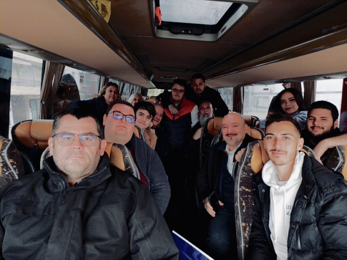 RNVar_officiel's tweet photo. 🚍 • Ça continue dans le #Var, la dynamique est toujours présente autour de la permanence mobile de @MLP_officiel qui est bien arrivée aux #Sablettes ! ☀️
Prochain arrêt : #Toulon 🚏
#MLaFrance ~ #MarinePrésidente ~ #DynamiqueMarine https://t.co/zen0YmXa8V