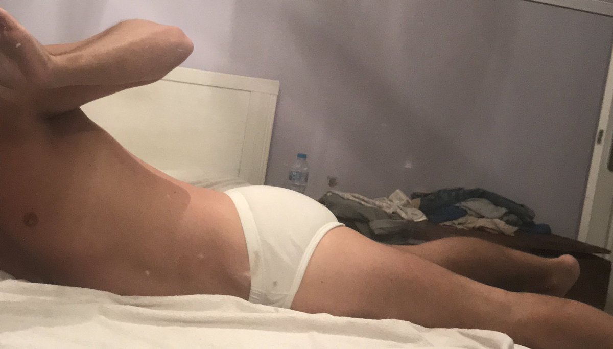 trackiepantsguy's tweet photo. White briefs and tan - great combination https://t.co/JR7b9UGnZ8